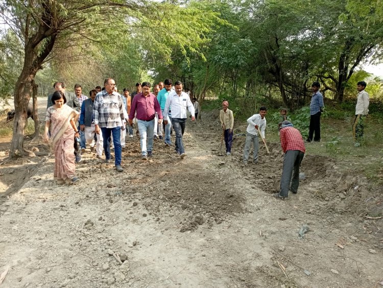 मुख्य विकास अधिकारी द्वारा किया गया विकास कार्यो का निरीक्षण