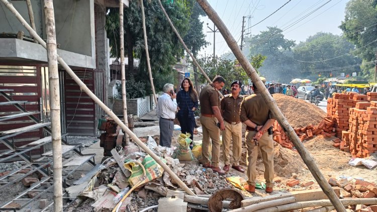 विनियमित क्षेत्र प्राधिकारी ने की बड़ी कार्यवाही बिना नक्शा पास कराए बन रहे 3 भवनों को किया सील, नोटिस जारी