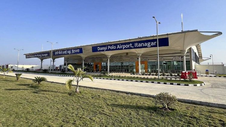 ज्योतिरादित्य सिंधिया ने ईटानगर के डोनी पोलो हवाईअड्डे से पहली उड़ान को दिखाई हरी झंडी