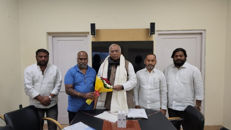 Jaggareddy met and greeted AICC President Mallikarjuna Kharge in New Delhi