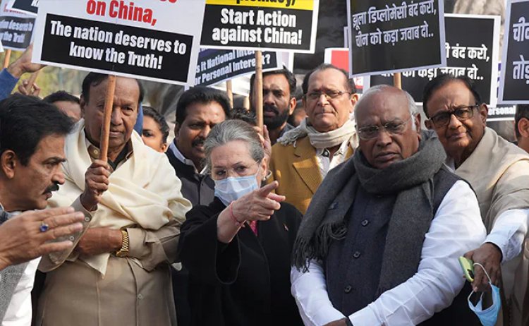 चीन पर संसद में चर्चा से सरकार का इनकार लोकतंत्र का अनादर: सोनिया गांधी