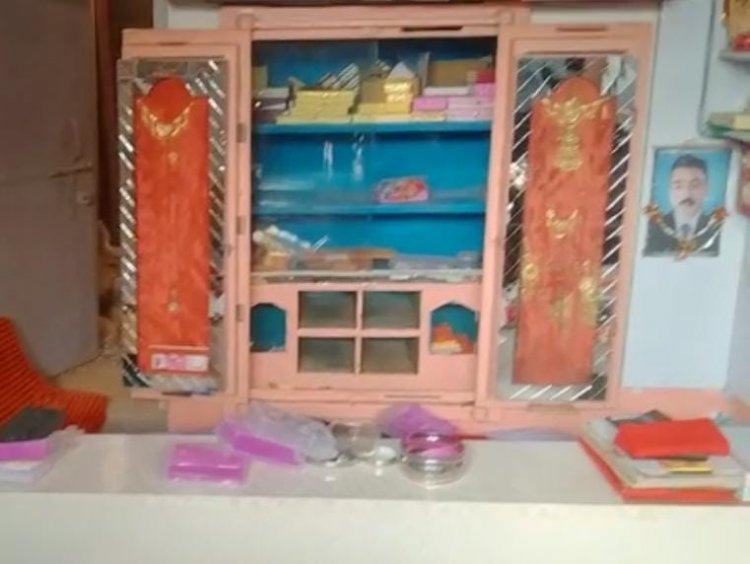 नवादा के आभूषण दुकान में सेंधमारी, लाखों के जेवरात ले गए चोर, चोर की तस्वीर सीसीटीवी में कैद