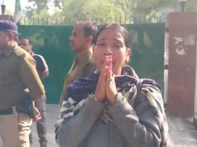 नवादा में बहन की बरामदगी के लिए दर दर की ठोकरें खा रही बहन, उपमुख्यमंत्री से न्याय की उम्मीद