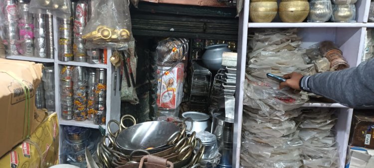 नवादा में सेंधमारी कर बर्तन दुकान से 2 लाख का कासा पीतल का बर्तन की चोरी, तफ्तीश में जुटी पुलिस