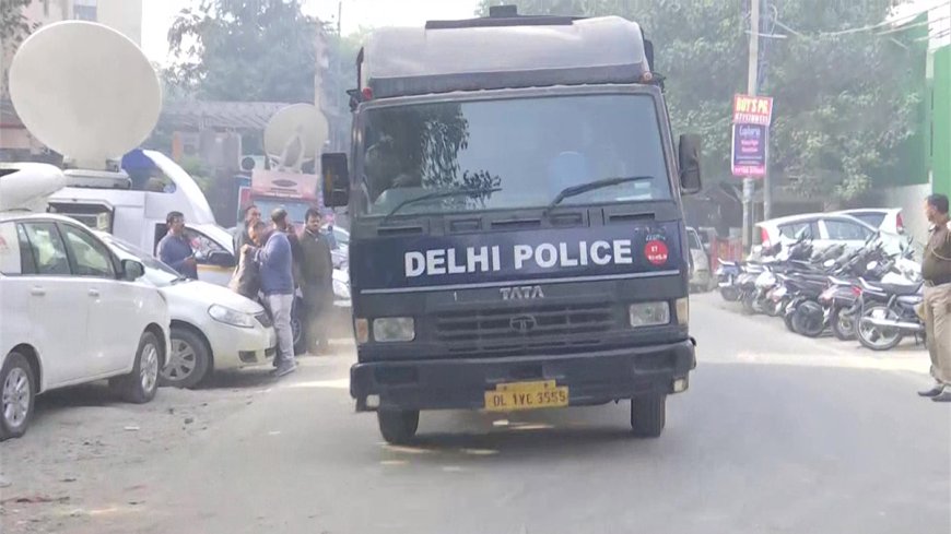 आतंकवादी संगठनों से संबंध के आरोप में गिरफ्तार दो लोगों के घर से मिले हथगोले: दिल्ली पुलिस