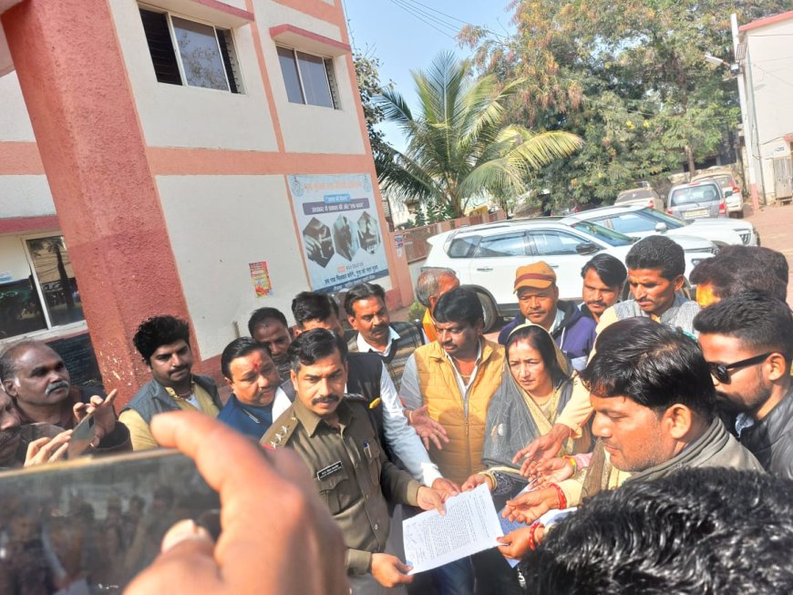 गुना नगरपालिका अध्यक्ष पर लगाए भ्रष्टाचार के आरोप: पूर्व MLA व नपा अध्यक्ष पर मामला दर्ज करने कोतवाली में की शिकायत