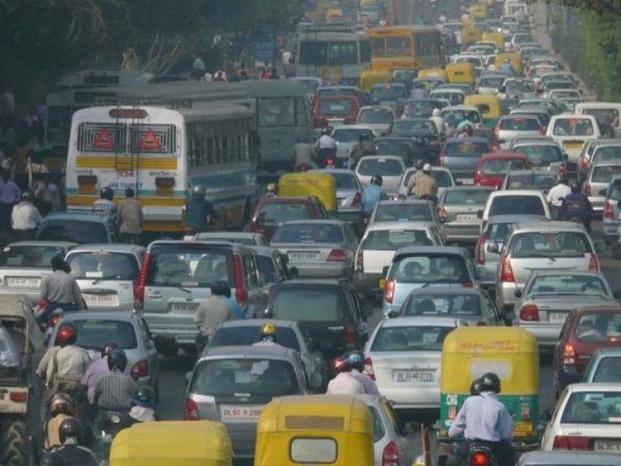 भारी यातायात के कारण मध्य दिल्ली में जाम की स्थिति