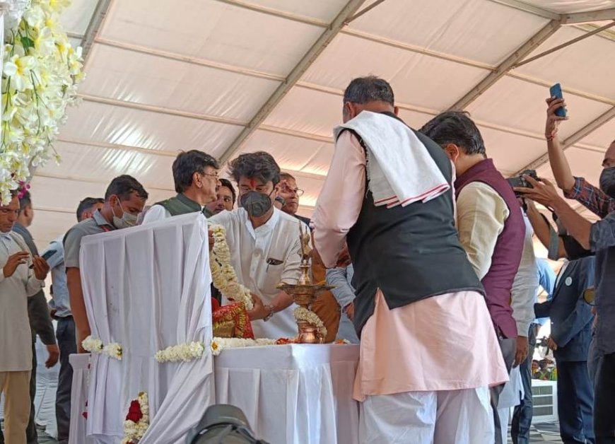 केंद्रीय मंत्री ज्‍योतिरादित्‍य सिंधिया द्वारा पावरग्रिड भिंड-गुना ट्रांसमिशन लिमिटेड की राज्यांतरिक पारेषण प्रणाली की स्थापना