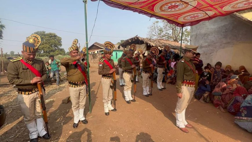 शहीद खुमान सिंह की पार्थिव देह को पंचायत मंत्री महेंद्र सिंह सिसोदिया ने दिया कांधा