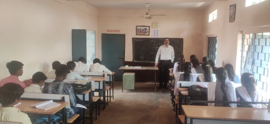 नाबालिग छात्रा से छेड़छाड़ का आरोपी शिक्षक निलंबित