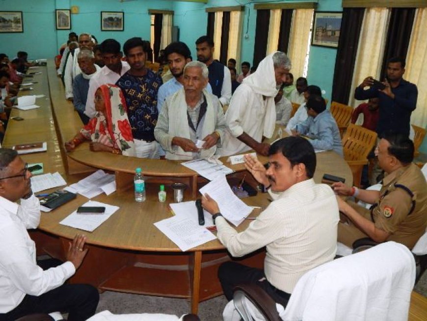 शिकायतों का निस्तारण निष्पक्ष एवं गुणवत्ता परक निर्धारित समय में करायें :- जिलाधिकारी