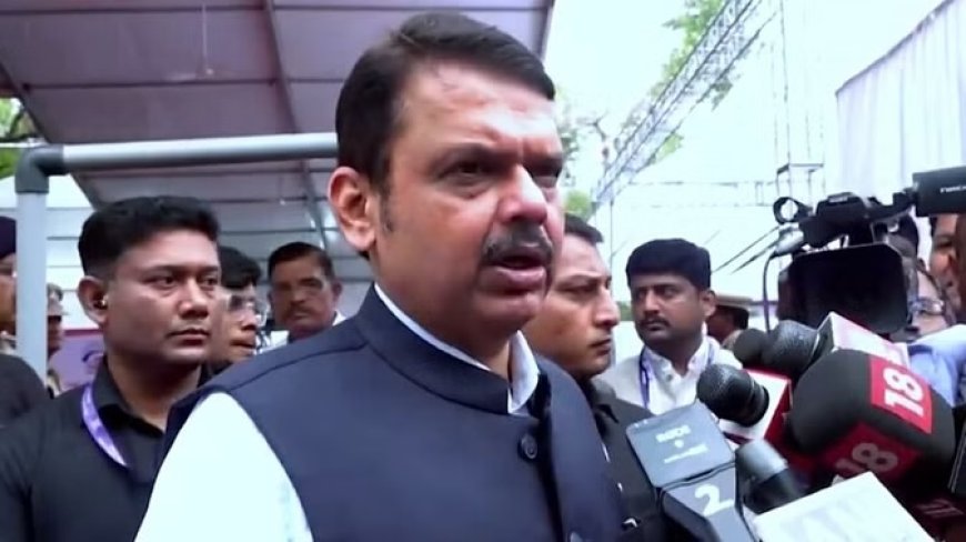 चुनावी हलफनामे में आपराधिक मामलों का खुलासा न करने के मामले में अदालत में पेश हुए देवेंद्र फडणवीस