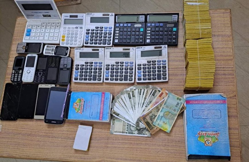 आईपीएल क्रिकेट पर ऑनलाईन सट्टा खिलवा रहे सट्टेबाज को पुलिस ने पकड़ा, 23 हजार रूपये नगद तथा 11 मोबाइल, 8 कैलकुलेटर जप्त