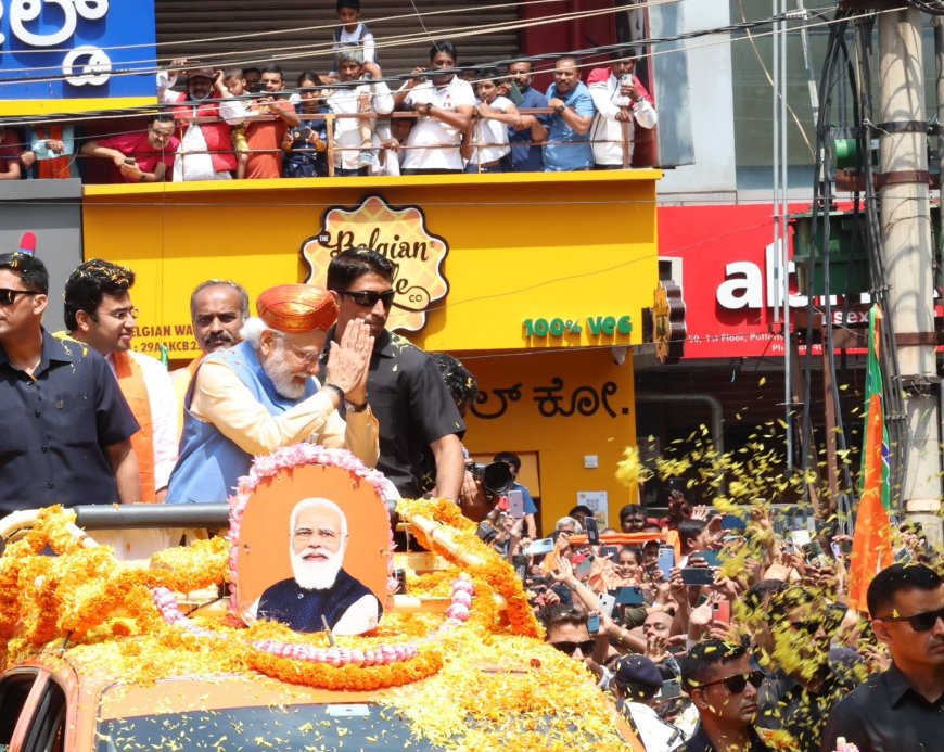 बेंगलुरु में प्रधानमंत्री नरेन्द्र मोदी का 26 किलोमीटर लंबा रोड शो शुरू