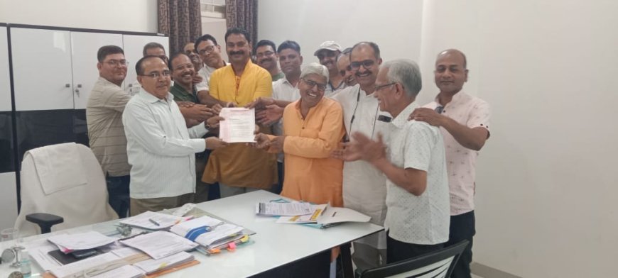 दिगम्बर जैन समाज ने शिरपुर की मूल प्रतिमा की छेड़छाड़ को लेकर ज्ञापन सौंपा