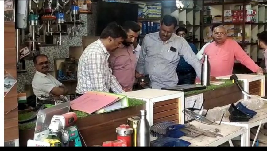 जैन समाज अध्यक्ष की दुकानों पर जीएसटी टीम ने मारा छापा