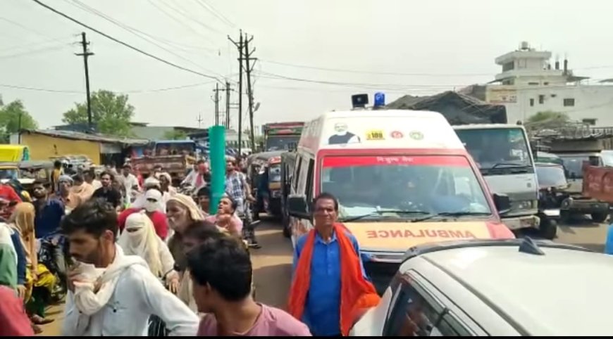 नानाखेड़ी कृषि मंडी के बाहर एबी रोड़ पर लगा जाम, 30 मिनट तक फंसी रही एम्बुलेंस