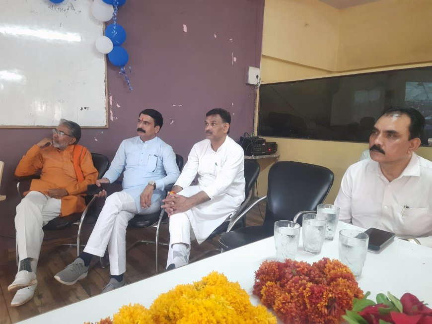 उत्कृष्ट विधालय के 108 और जिले के 1237 मेधावी छात्रों को मिले लैपटॉप