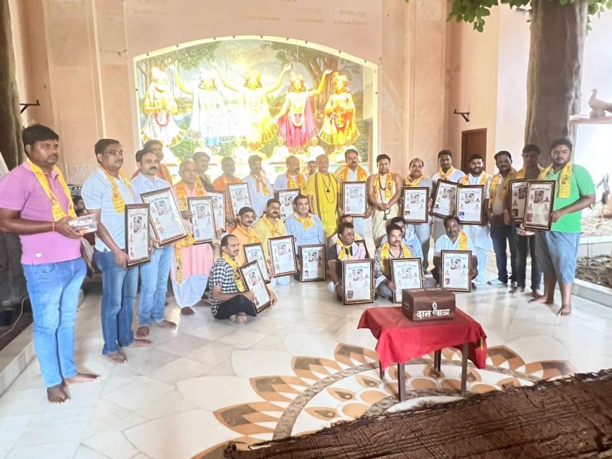 ठाकुर राधा दामोदर मंदिर में व्यापार मंडल के पधाधिकारियों को किया गया सम्मानित।