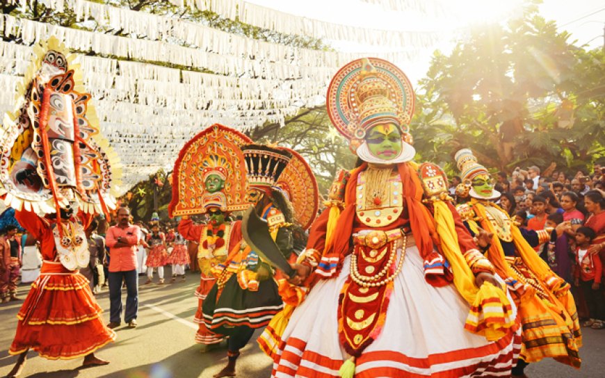 ओणम के जश्न में डूबा दक्षिण भारत मंदिरों में पूजा करने पहुंचे लोग