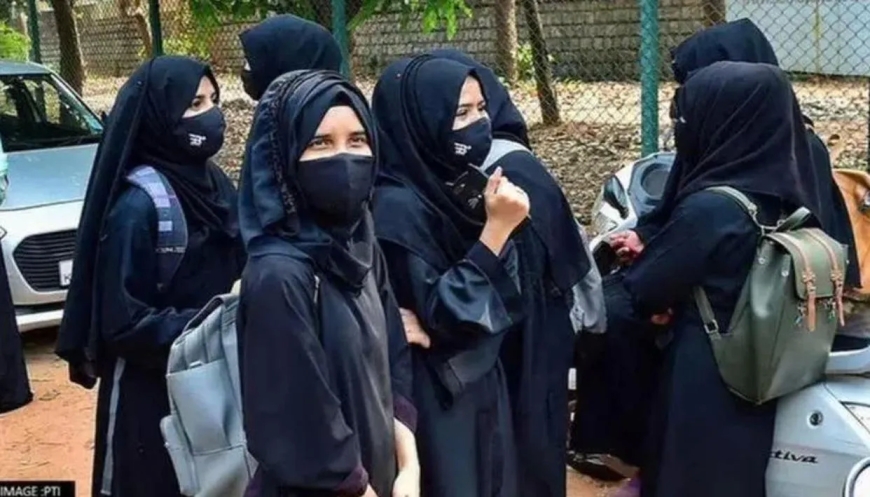 हिजाब सही तरीके से नहीं पहनने पर अध्यापक ने 14 लड़कियों को गंजा किया