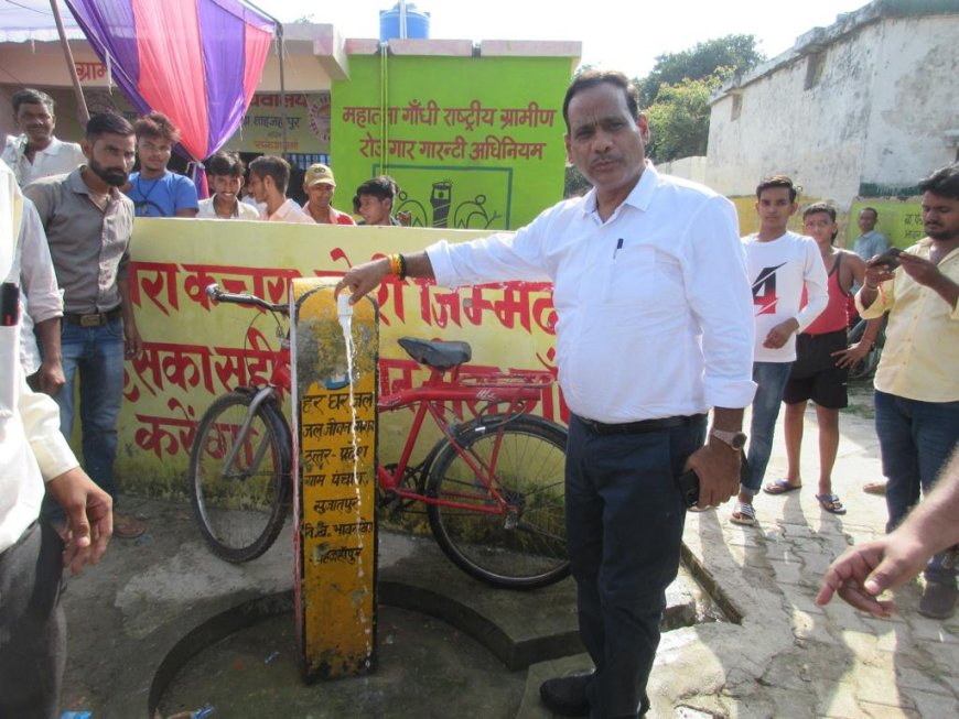 जिलाधिकारी ने ग्राम पंचायत सुजातपुर, वि0ख0 भावलखेड़ा में जन चौपाल लगाकर ग्रामीणों को दी लाभार्थी परक योजनाओं की जानकारी