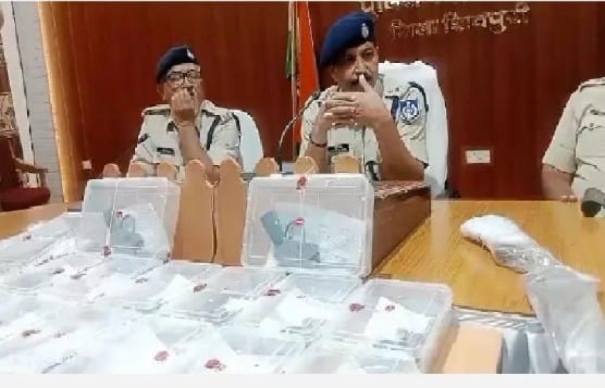 खेत मे अवैध हथियारों का जखीरा, 20 कट्टे फकडे