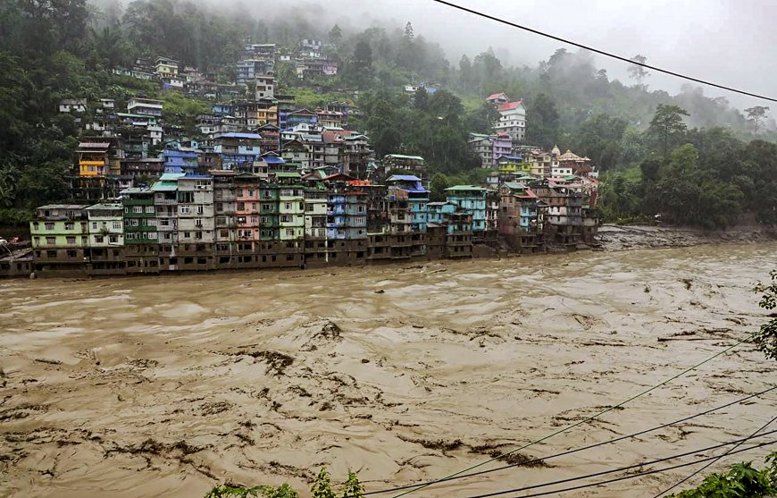 सिक्किम में अचानक आई बाढ़ से अब तक 14 की मौत, 102 लापता