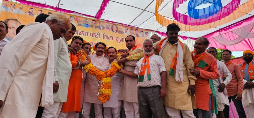 आज भाजपा मंडल वूथ कार्यकर्ता सम्मेलन राघौगढ़ मे विधानसभा भाजपा प्रत्याशी हीरेंद्र सिंह बंटी (दादा भाई) पहुचे