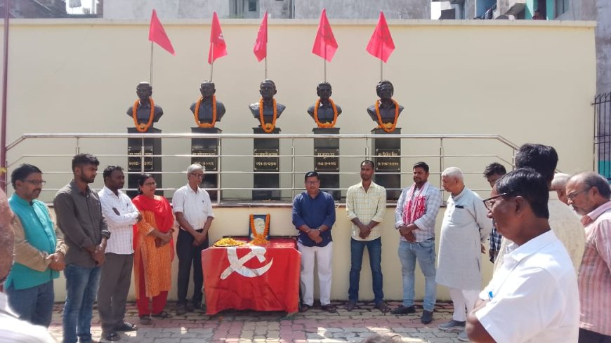 FLORAL TRIBUTES PAID TO THE GREAT LEADER OF SOCIAL CHANGE RAM NARESH RAM ON HI 13TH DEATH ANNIVERSARY