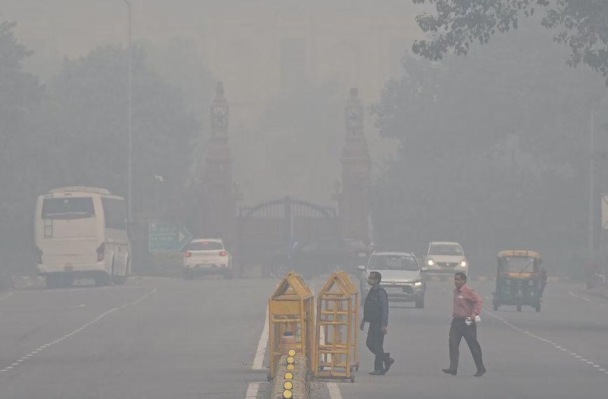 दिल्ली-NCR में छायी धुंध, हवा की गुणवत्ता 'बहुत खराब'