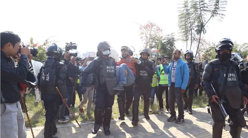 राजशाही समर्थकों-पुलिस के बीच झड़प के बीच बढ़ाई सुरक्षा