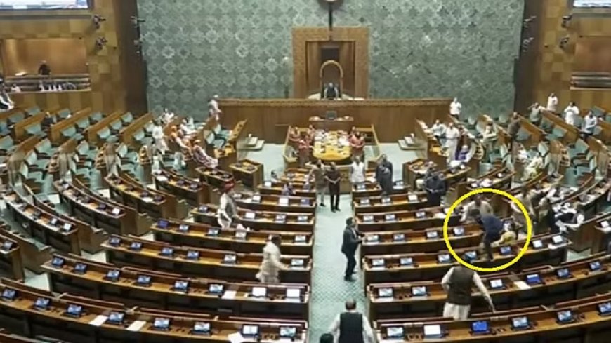 संसद हमले की 22वीं बरसी पर फूटा 'कैप्सूल'
