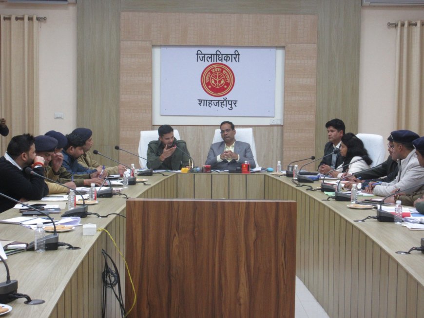 जिलाधिकारी श्री उमेश प्रताप सिंह की अध्यक्षता में कलेक्ट्रेट सभागार में जिला गंगा समिति की बैठक सम्पन्न हुयी