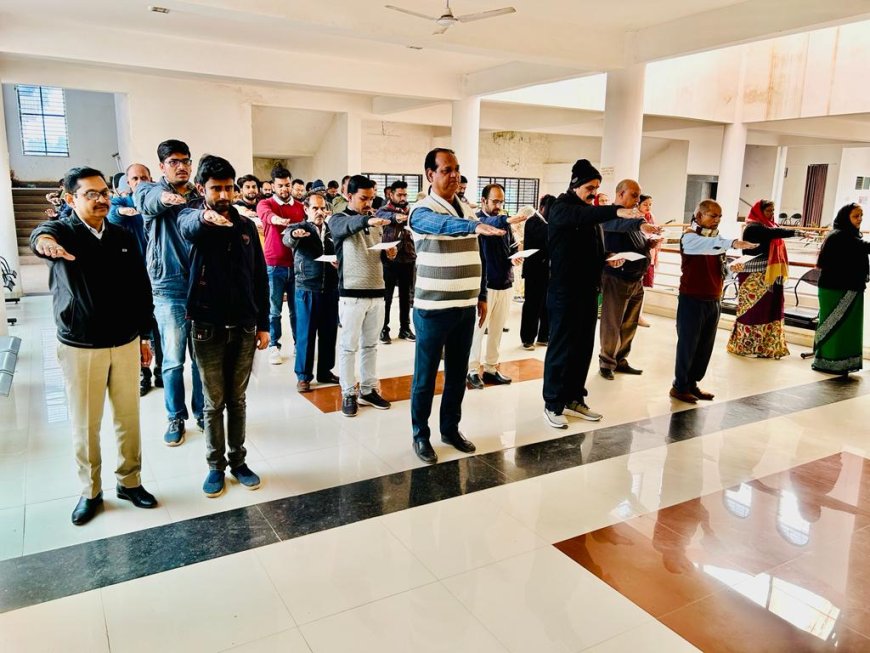 ‘’सुशासन दिवस’’ के अवसर पर अधिकारी-कर्मचारियों को दिलायी गयी शपथ