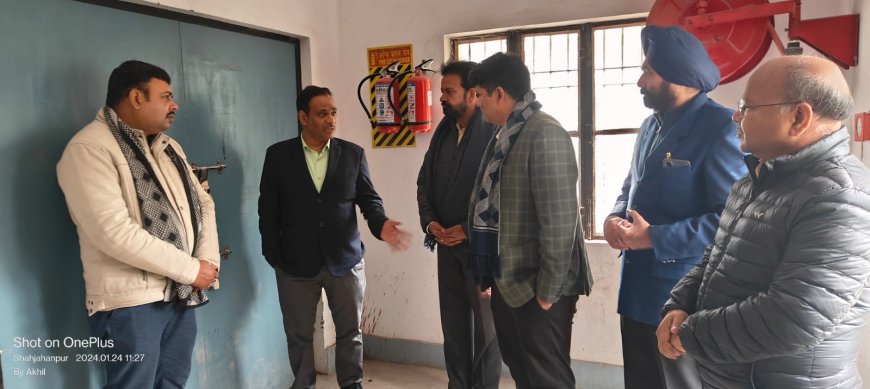 जिलाधिकारी ने ईवीएम वेयरहाउस का निरीक्षण कर व्यवस्थाओं को देखा