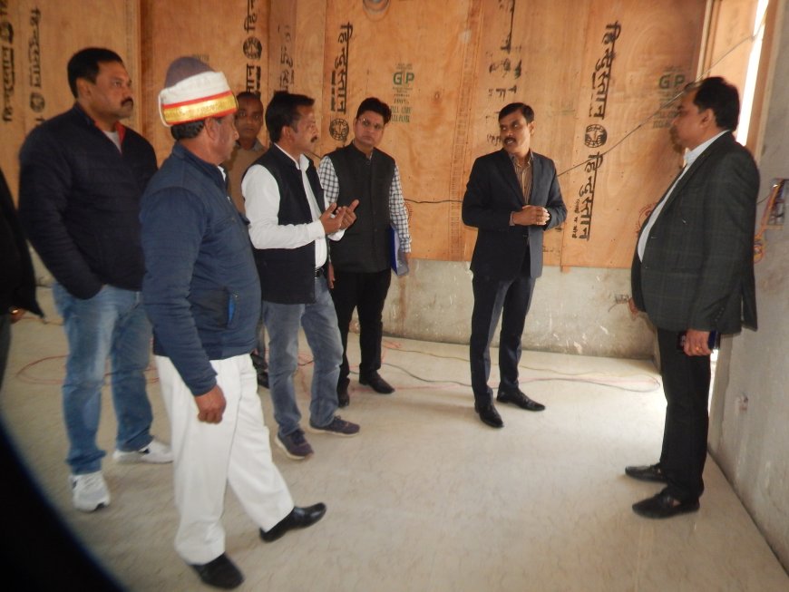 जिलाधिकारीने निर्माणाधीन सभागार का किया निरीक्षण