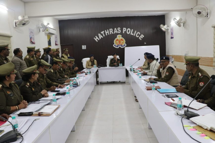 महानिरीक्षक अलीगढ़ द्वारा पुलिस लाइन में समस्त राजपत्रित अधिकारियों व प्रभारियों के साथ महत्वपूर्ण बिन्दुओं पर समीक्षा गोष्ठी कर दिए आवश्यक दिशा निर्देश