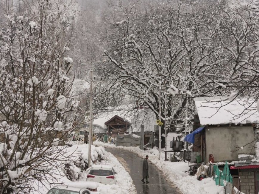 तापमान में हल्की बढ़ोतरी के बावजूद कश्मीर में जमा देने वाली ठंड