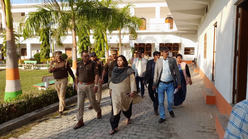 सुलतानपुर- ‘‘उत्तर प्रदेश पुलिस भर्ती परीक्षा‘‘ को नकल विहीन, निष्पक्ष व शांतिपूर्ण सम्पन्न कराने हेतु डीएम व एसपी द्वारा परीक्षा केन्द्रों का लगातार किया गया निरीक्षण