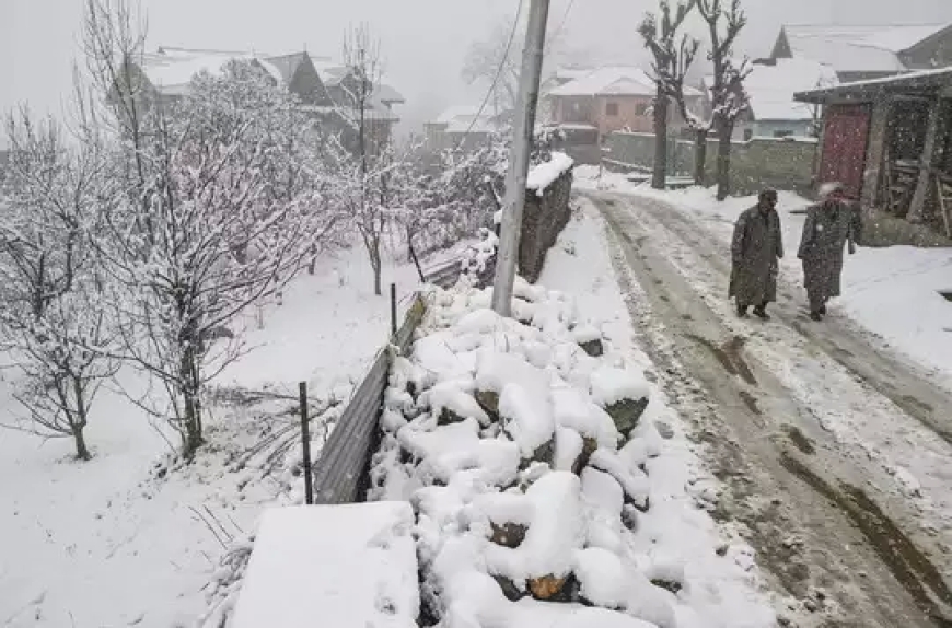 जम्मू-कश्मीर के 10 जिलों में भारी बारिश और बर्फबारी का ऑरेंज-यलो अलर्ट