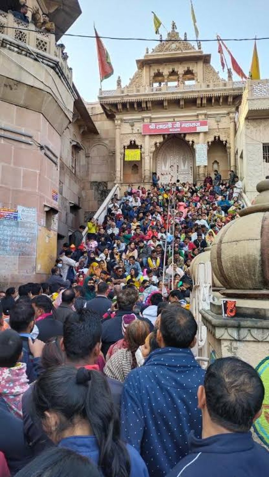 करोड़ों रुपए का चढ़ावा फिर भी बकाए के चलते राधारानी मंदिर की बिजली काटी