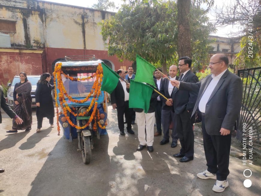 जनपद न्यायाधीश ने राष्ट्रीय लोक अदालत दिनांक 09.03.2024 के प्रचार प्रसार वाहन को हरी झंडी दिखाकर किया रवाना