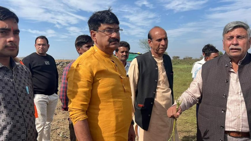 प्रदेश सरकार के पूर्व पंचायत मंत्री महेंद्र सिंह सिसोदिया ने आज गुना ज़िले के ग्राम गणेशपुरा में अतिवृष्टि से खड़ी फसलों को हुए नुक़सान को देखा एवं पीड़ित अन्नदाता किसान भाइयों से भेंट की