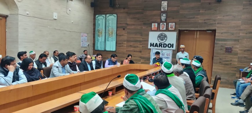 हरदोई:जिलाधिकारी की अध्यक्षता में हुआ किसान दिवस का आयोजन