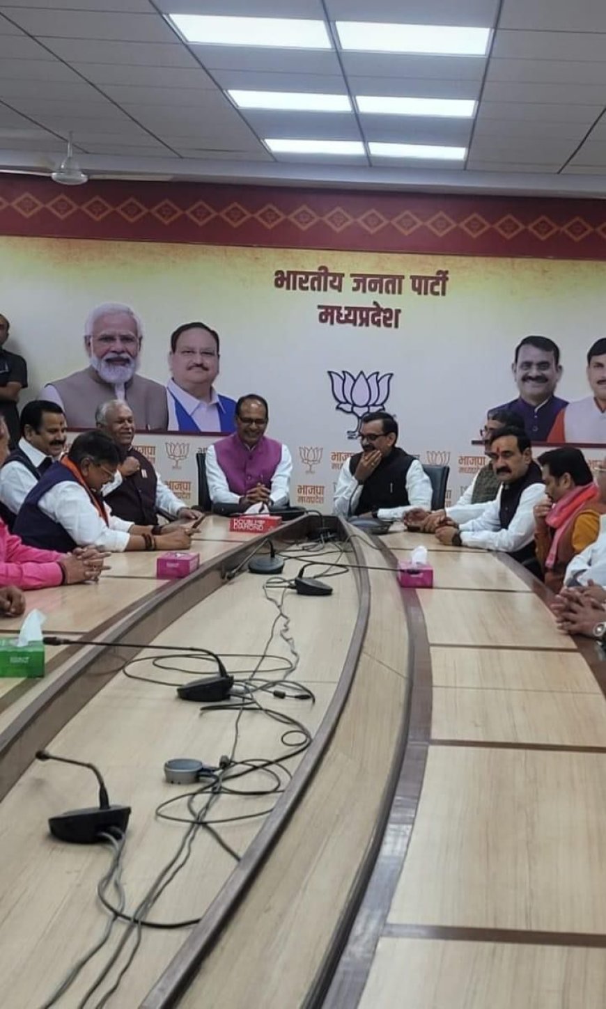 कांग्रेस के दिग्गज नेता रहे सुरेश पचौरी ने अपने साथियों सहित भाजपा की सदस्यता ली