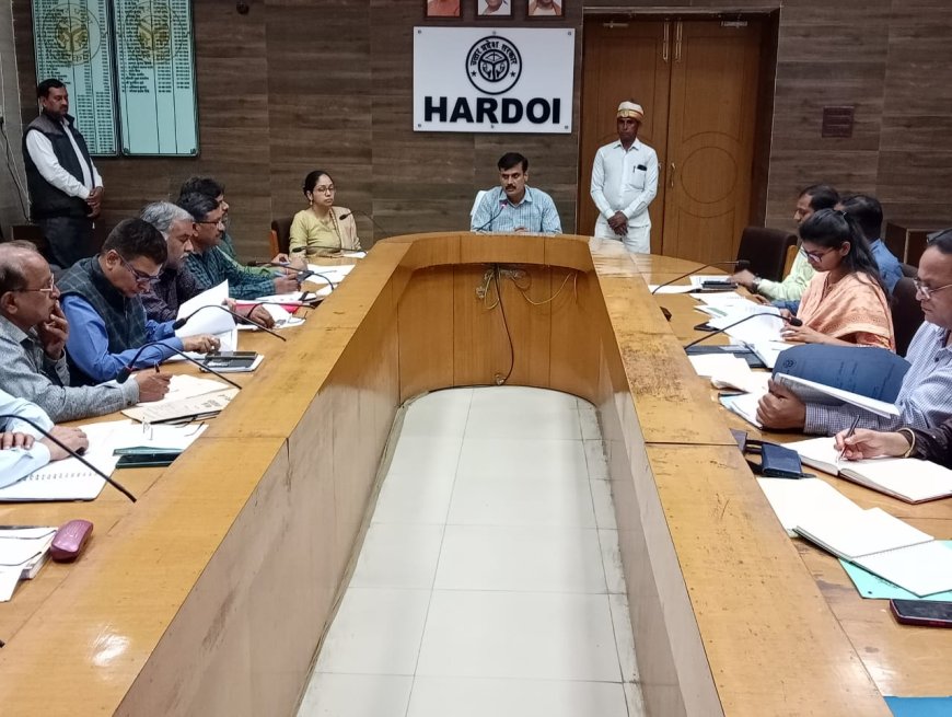 भुगतान में लापरवाही करने वाले सचिवों के विरुद्ध कार्रवाई की जाये: जिलाधिकारी