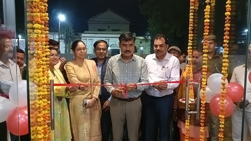 हरदोई कलेक्ट्रेट परिसर में नवनिर्मित सभागार का डीएम मंगलाप्रसाद ने फीता काटकर किया उदघाटन