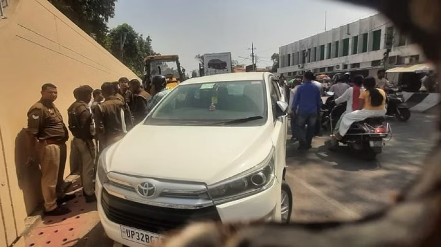 विधानसभा के बाहर खड़ी यूपी के मंत्री असीम अरुण की कार का चालान