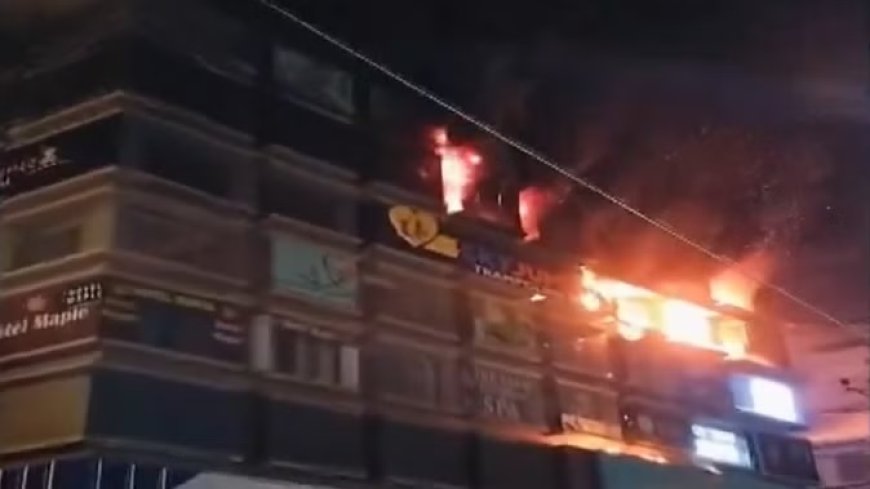 अहमदाबाद के टीआरपी मॉल में लगी आग